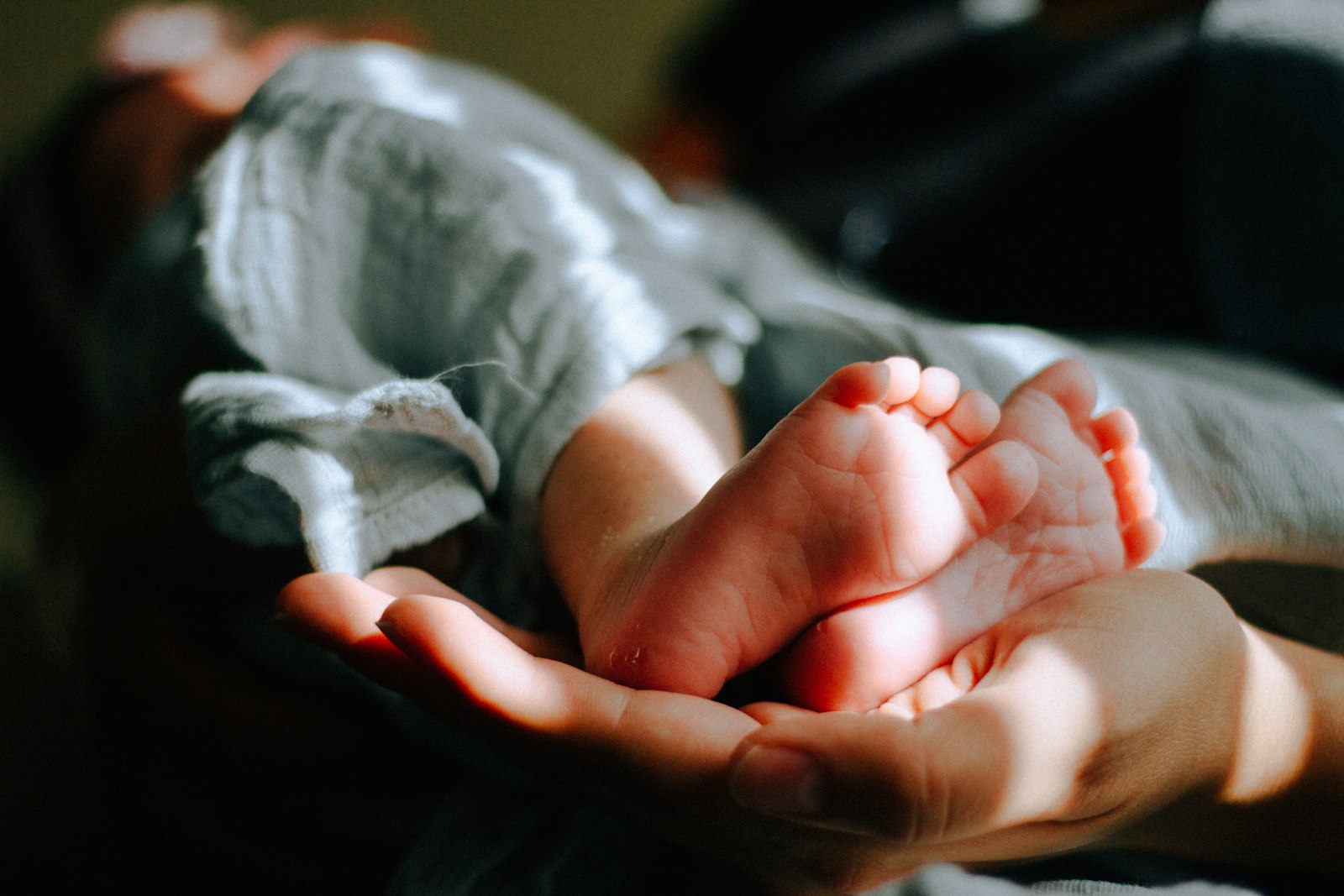 Birth certificate in Punjab – a parent holding a baby's feet